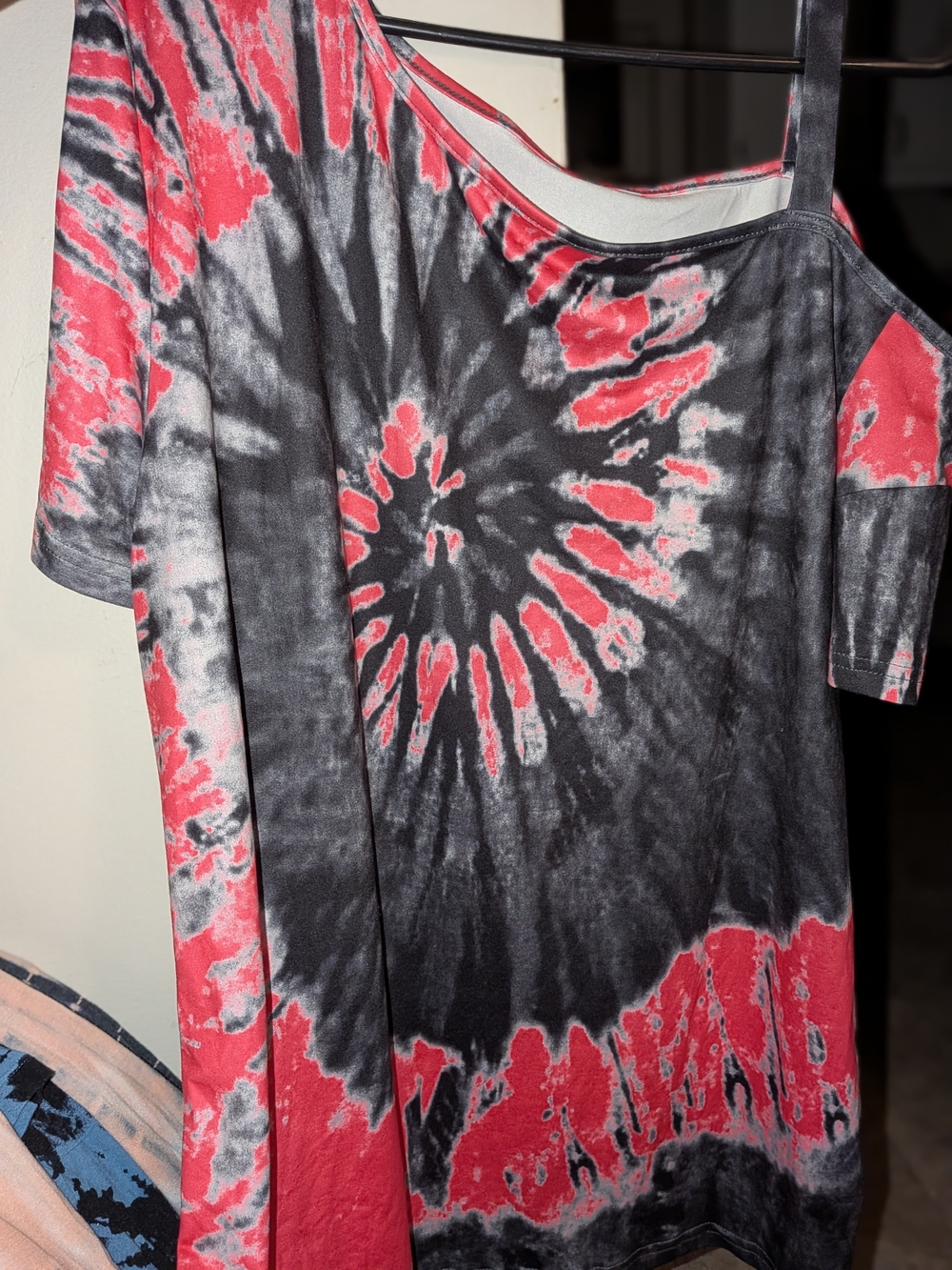 Source Unknown Black and Pink Tie-Dye Short Sleeve Tee